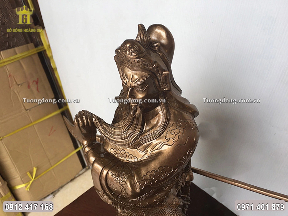 Gia chủ nên đặt tượng trên cao, tại nơi sạch sẽ